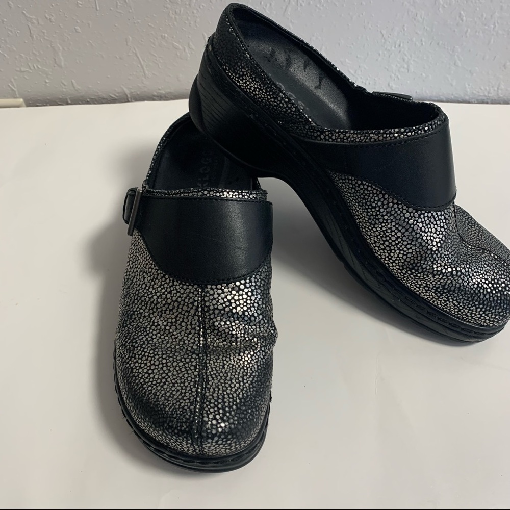 Klogs women size 10 black and silver